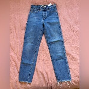 Levi’s Wedgie Straight frayed leg denim